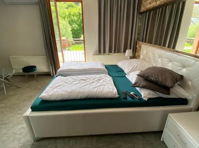 Dom V Strani * Poniky